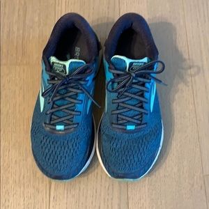 Women’s Brooks running sneakers